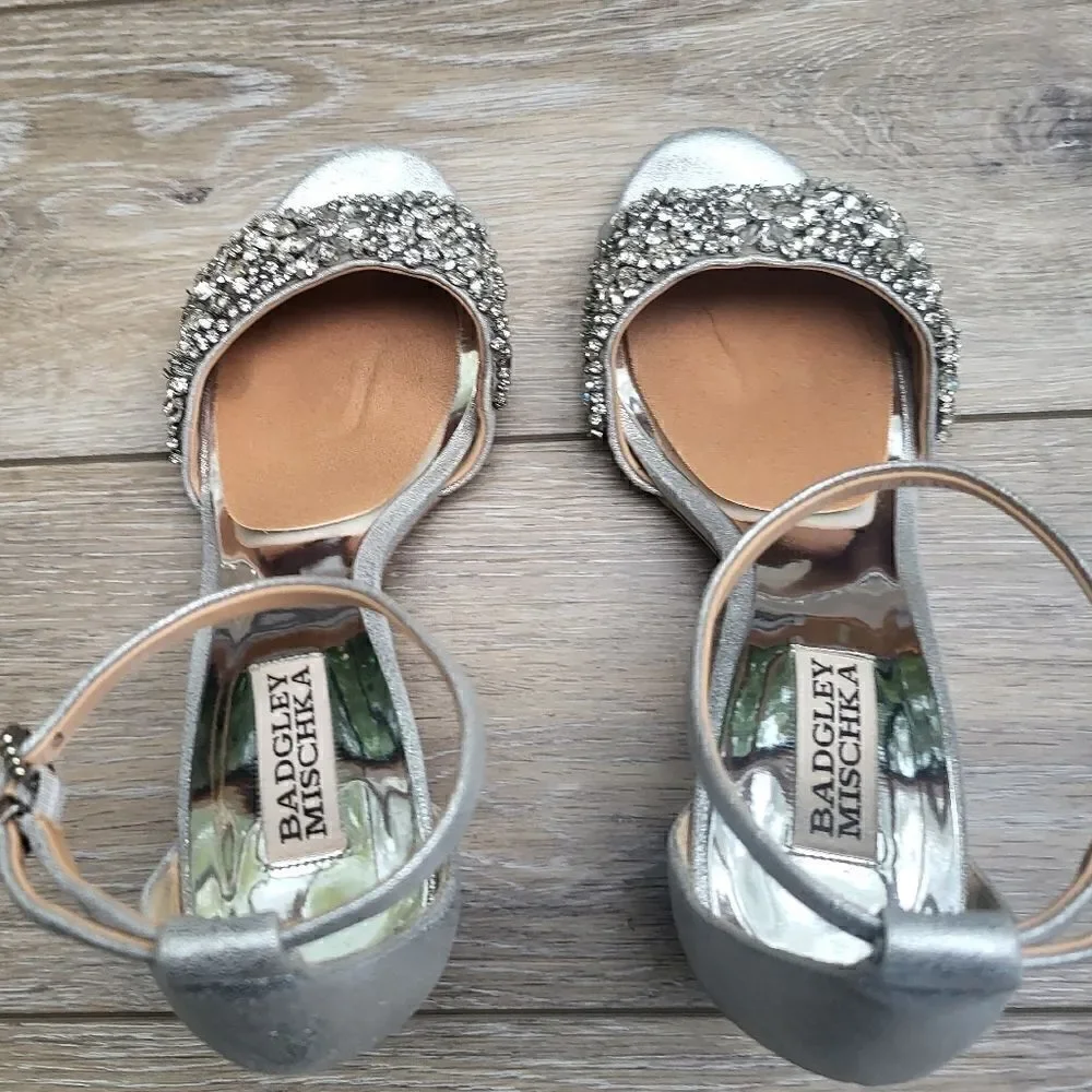 Badgley Mischka wedding shoes silver with gems 💎 ✨️ gorgeous 3.25